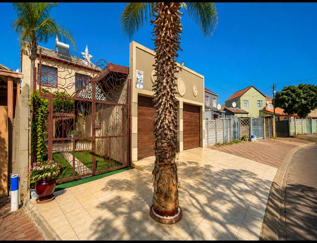 4 BEDROOM HOUSE FOR SALE IN LENASIA